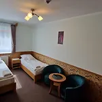 Goscinne Przy Sadzie Lägenhet