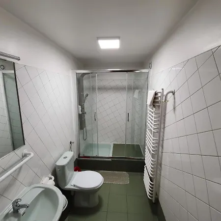 Goscinne Przy Sadzie Apartman *