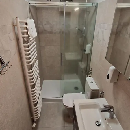 Goscinne Przy Sadzie Apartman *