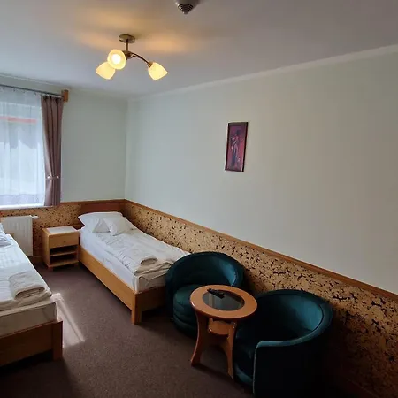 Goscinne Przy Sadzie Apartman