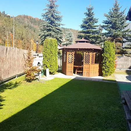 Goscinne Przy Sadzie Apartman